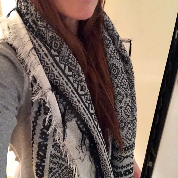 Aztec Wrap/Scarf - Picture 5 of 7